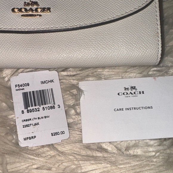 Coach white Leather Wallet - Picture 6 of 12